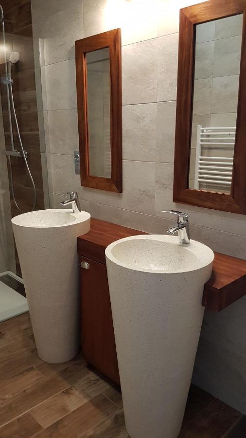 Les Cuves - Saintes Bed and Breakfast Chaniers Εξωτερικό φωτογραφία