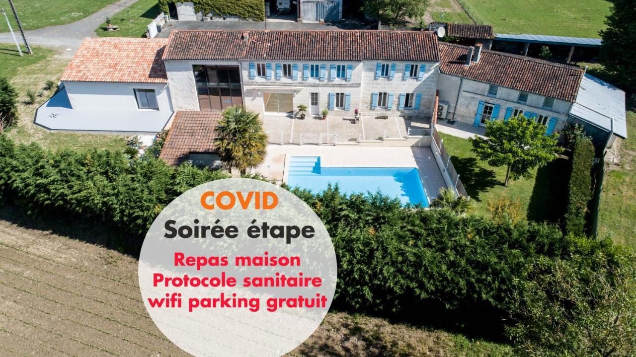 Les Cuves - Saintes Bed and Breakfast Chaniers Εξωτερικό φωτογραφία