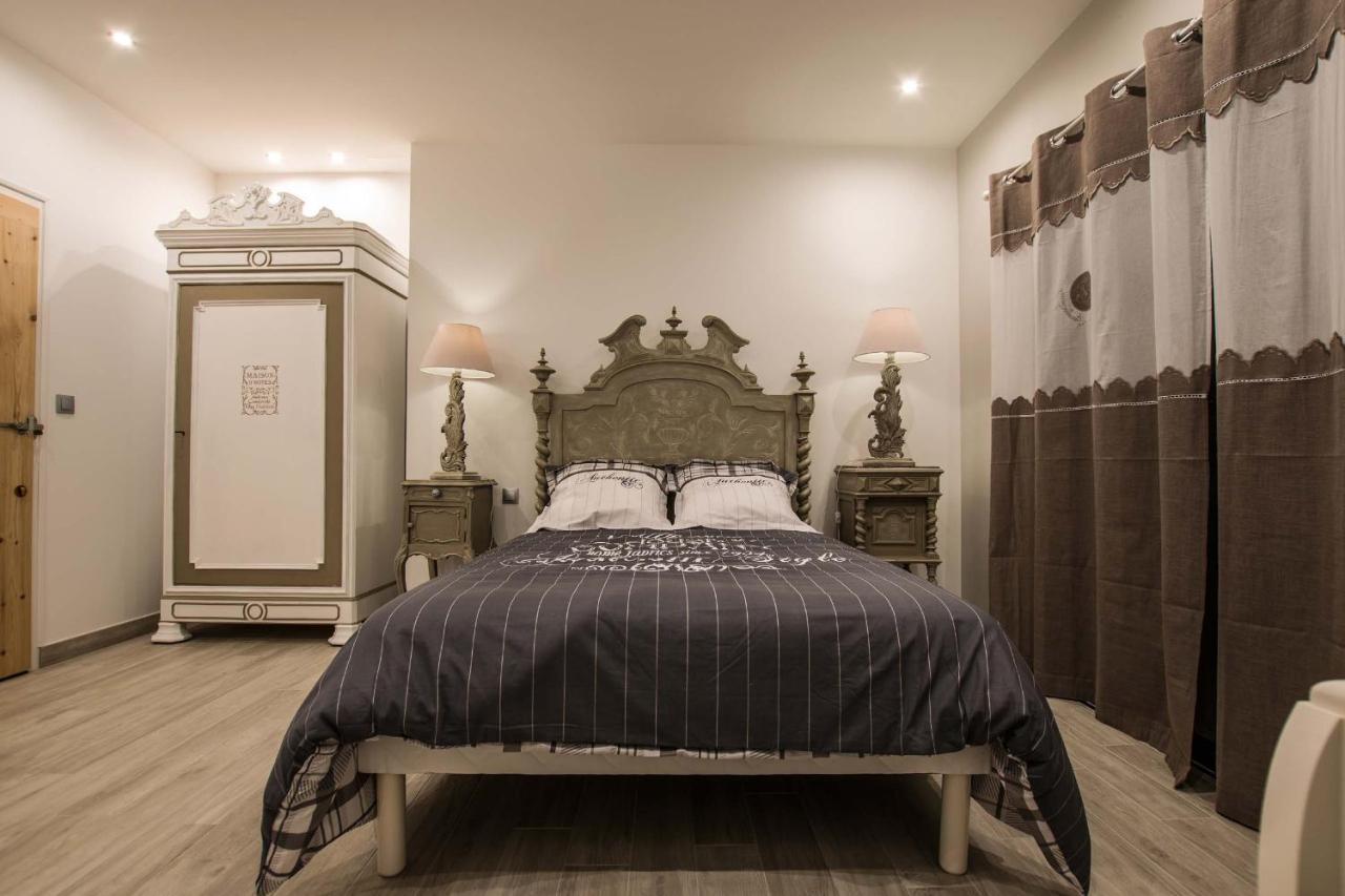 Les Cuves - Saintes Bed and Breakfast Chaniers Εξωτερικό φωτογραφία