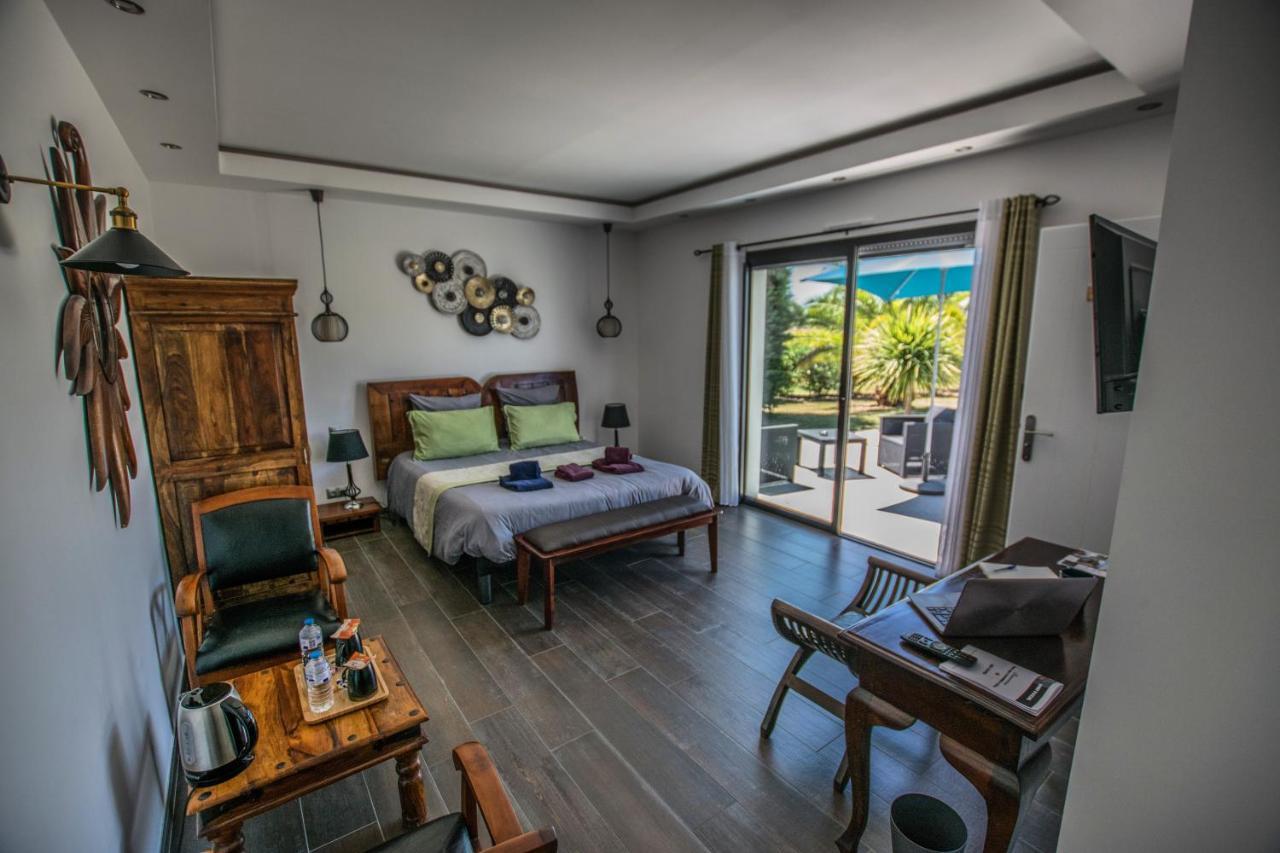 Les Cuves - Saintes Bed and Breakfast Chaniers Εξωτερικό φωτογραφία