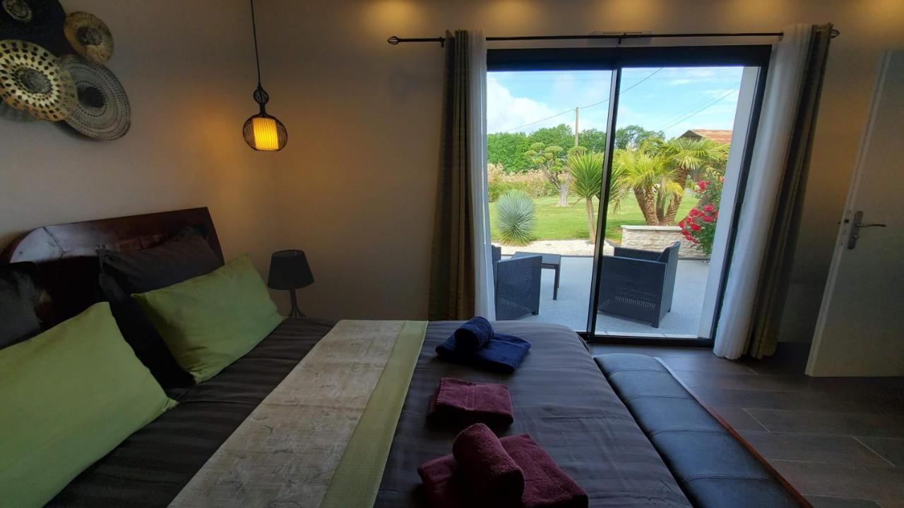 Les Cuves - Saintes Bed and Breakfast Chaniers Εξωτερικό φωτογραφία