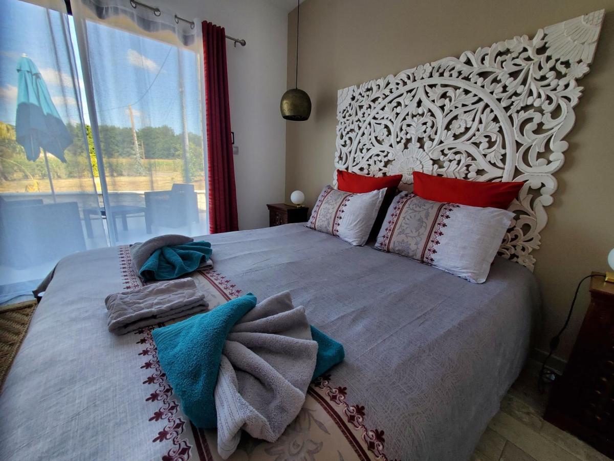 Les Cuves - Saintes Bed and Breakfast Chaniers Εξωτερικό φωτογραφία