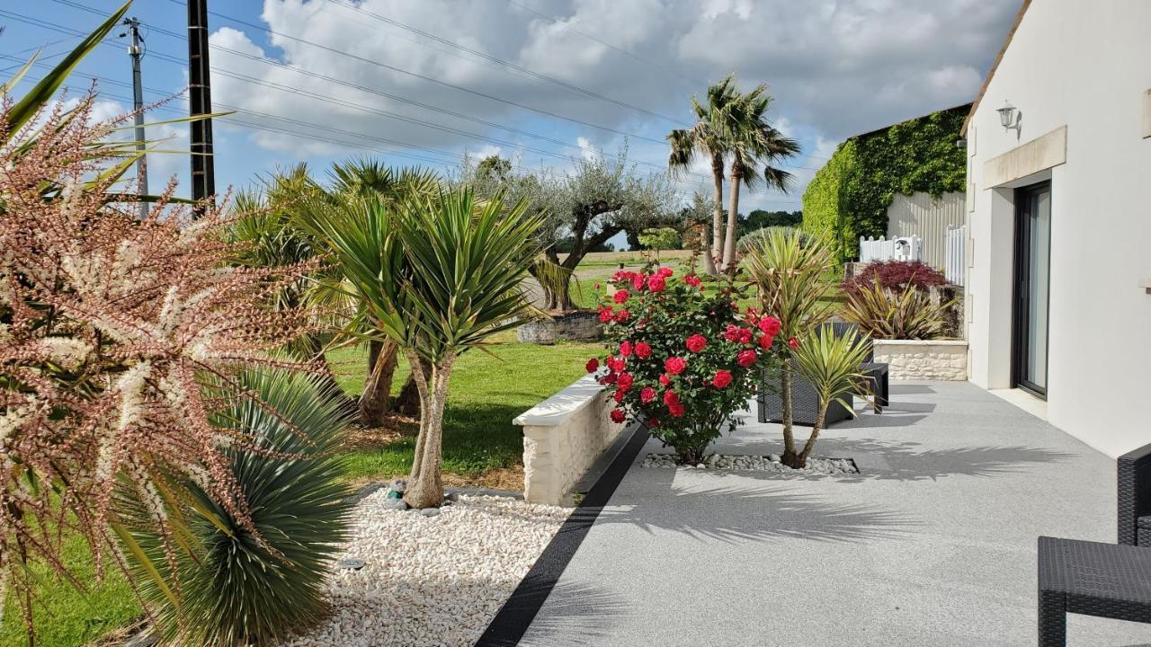 Les Cuves - Saintes Bed and Breakfast Chaniers Εξωτερικό φωτογραφία