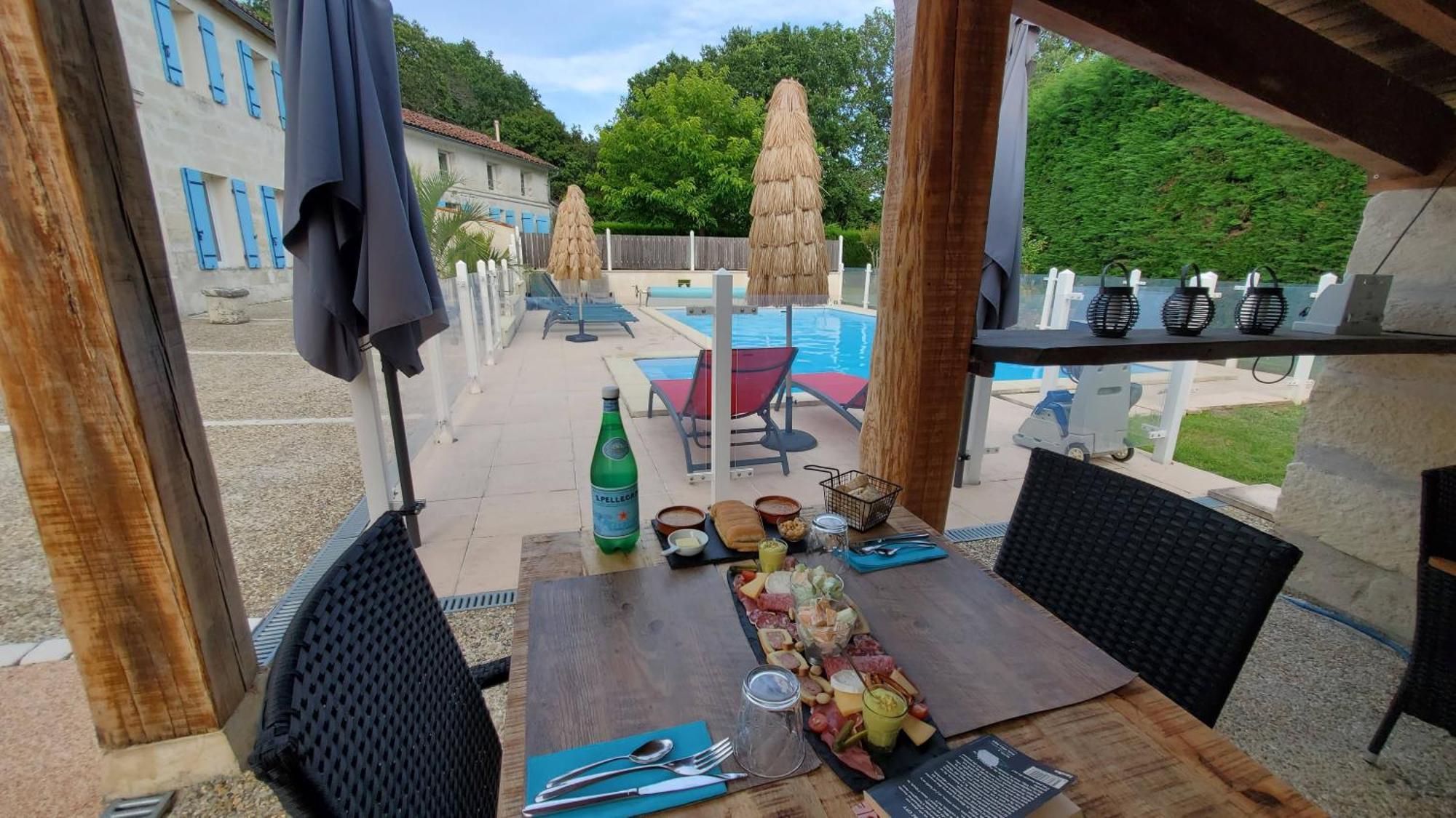 Les Cuves - Saintes Bed and Breakfast Chaniers Εξωτερικό φωτογραφία